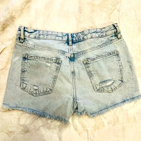 $70 NWT! Free People High Rise Button Fly Distressed Jean Shorts, 29 - Picture 2 of 6